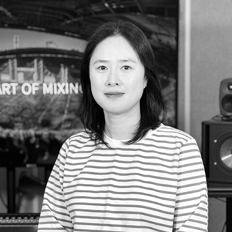 YUN MI LEE